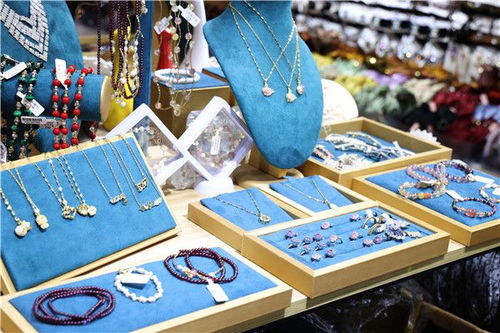 雙節同歡慶 樂購在華豐 鞋帽零售市場迎來消費熱潮